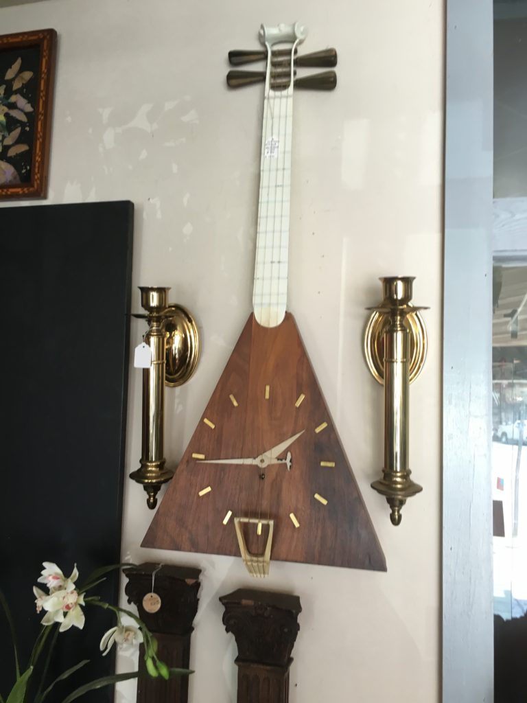 Mandolin clock